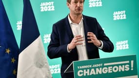 Le candidat EELV à la présidentielle Yannick Jadot s'exprime lors d'une conférence de presse le 2 février 2022 à Paris.