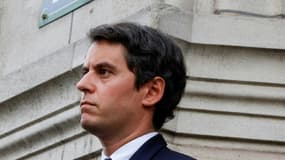 Le ministre de l'Education Gabriel Attal attend l'arrivée de la Première ministre à Paris le 14 octobre lors de la remise du prix "Samuel Paty". Photo d'illustration