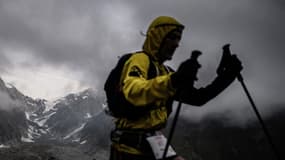Un athlète lors de la 20e édition de l'Ultra Trail du Mont-Blanc, le 2 septembre 2023 (photo d'illustration).