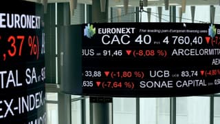 Un écran montre des titres du CAC 40, à la Défense, près de Paris, le 9 mars 2020