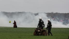 "Un film de guerre": un manifestant blessé témoigne de la violence qu'il a vécu à Sainte-Soline